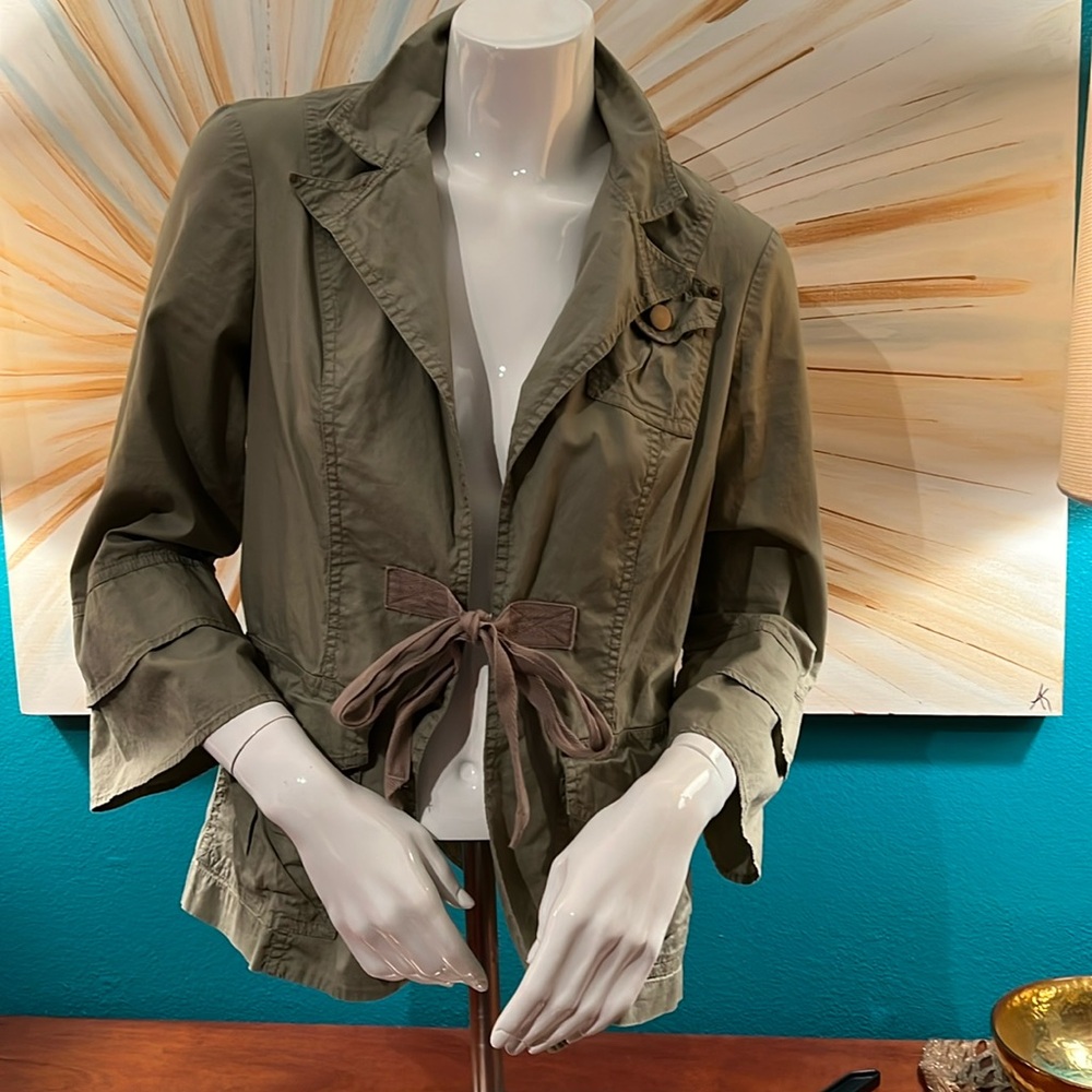 Contrast brand, army green jacket